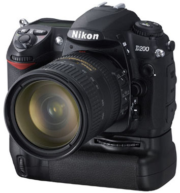 Nikon D200 with MB-D200 Battery Grip : Living Under Imagination